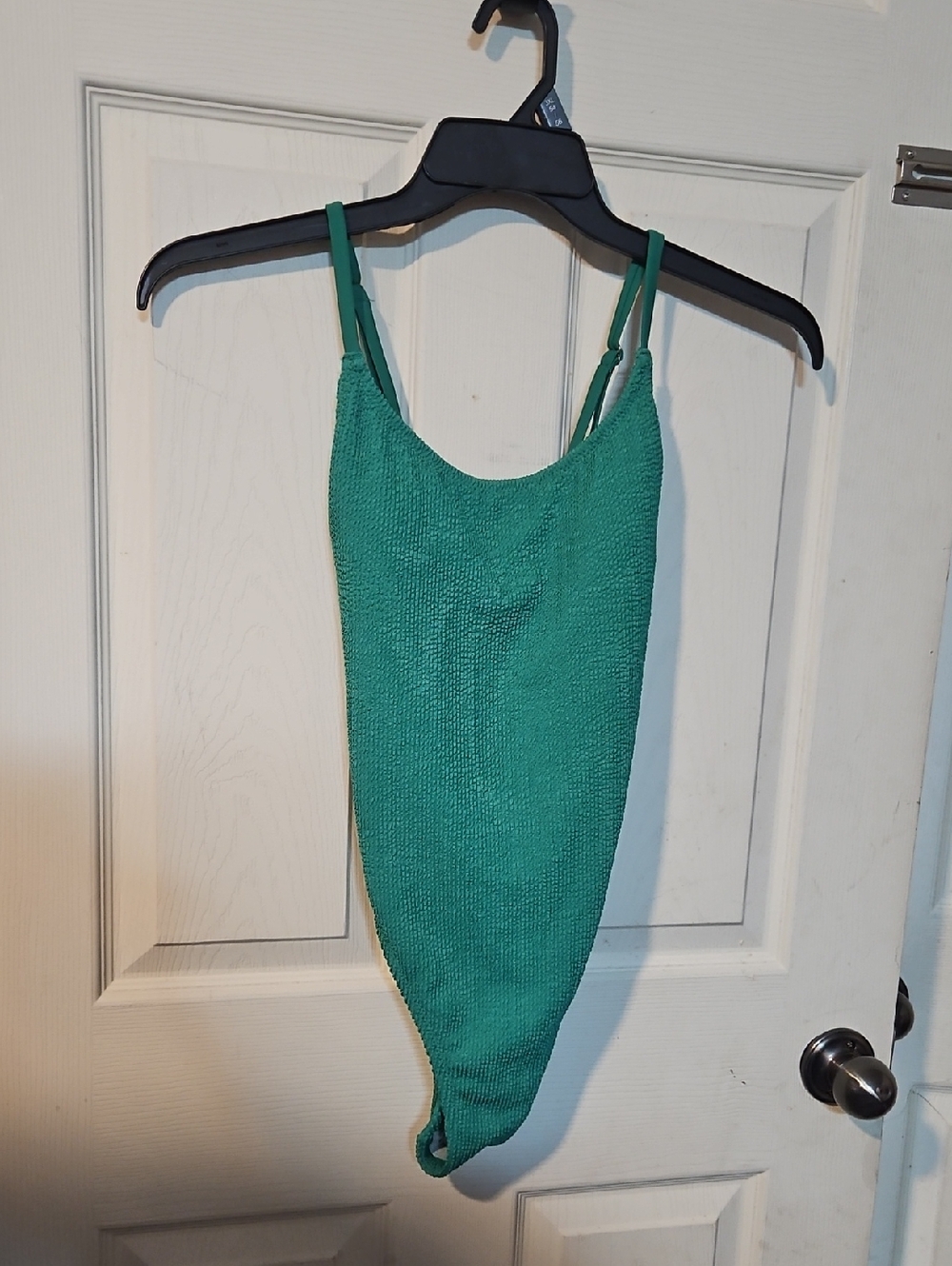 SHADE & SHORE GREEN TEXTURED ONE PIECE SWIMSUIT: NEW WITH TAGS: SIZE M (8-10)
